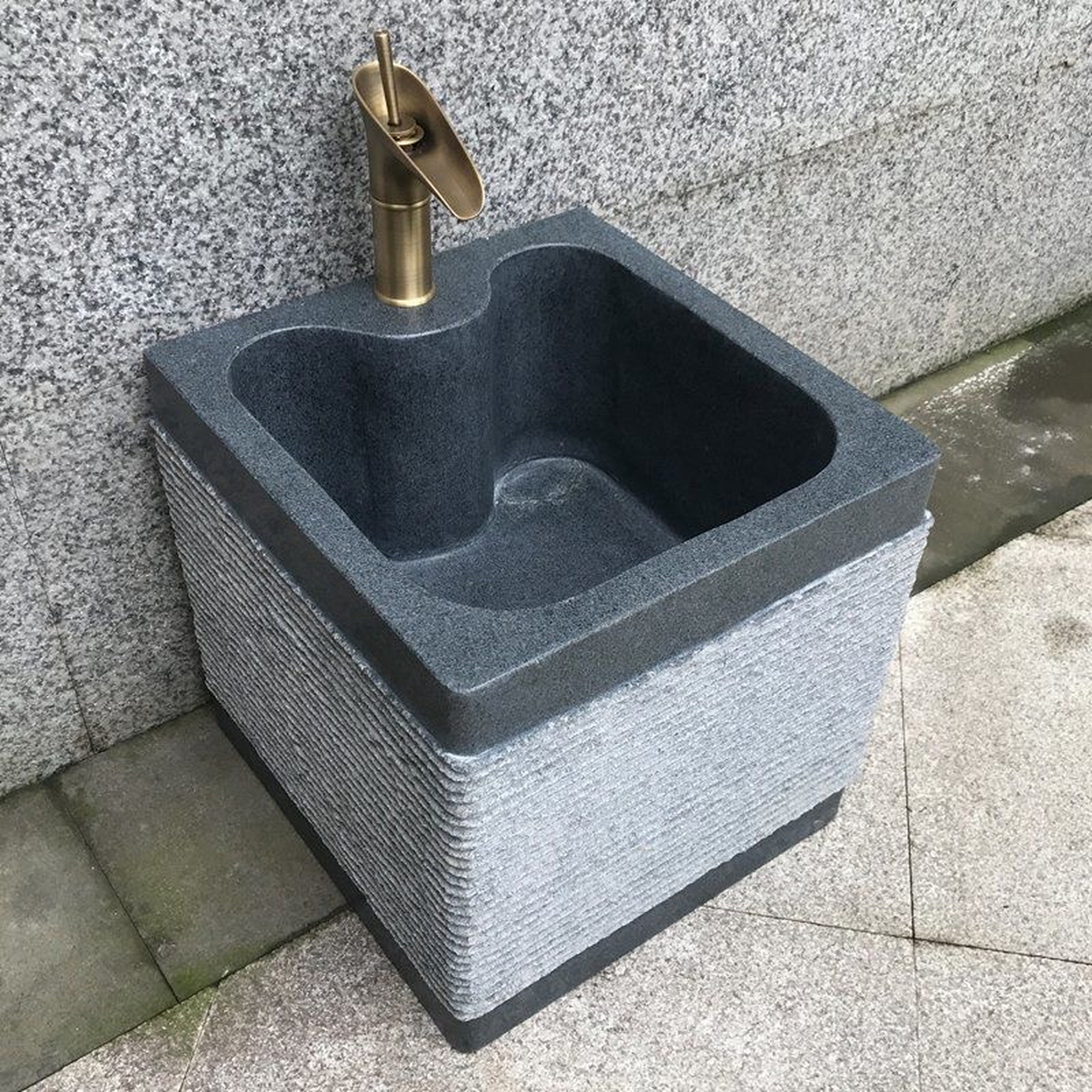 家居家装日常#天然大理石拖把池,整石一体打磨抛光而成,专为阳台