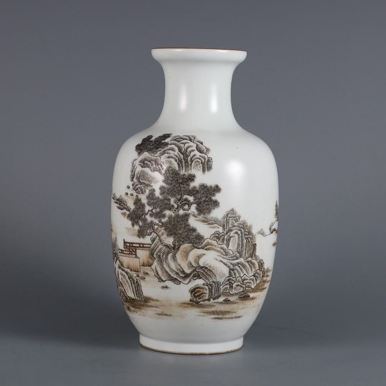 洪宪粉彩山水人物瓶