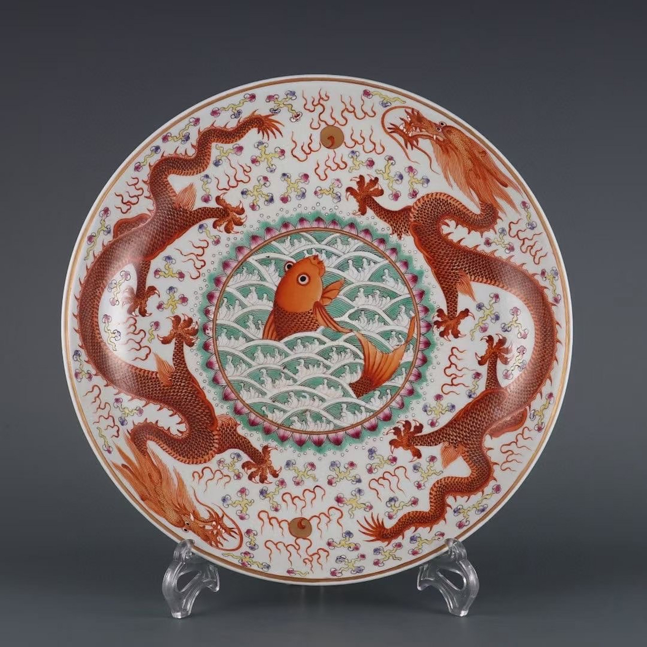 清,粉彩矾红鱼化龙盘