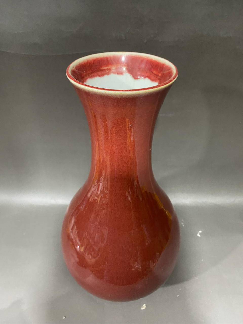 清,霁红釉瓶