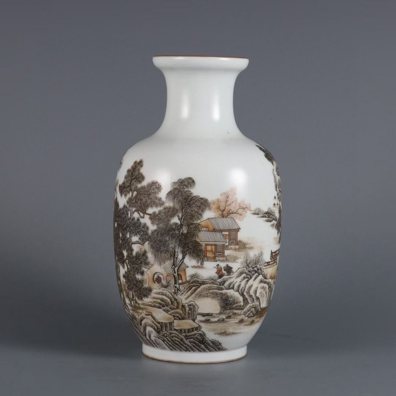 洪宪粉彩山水人物瓶