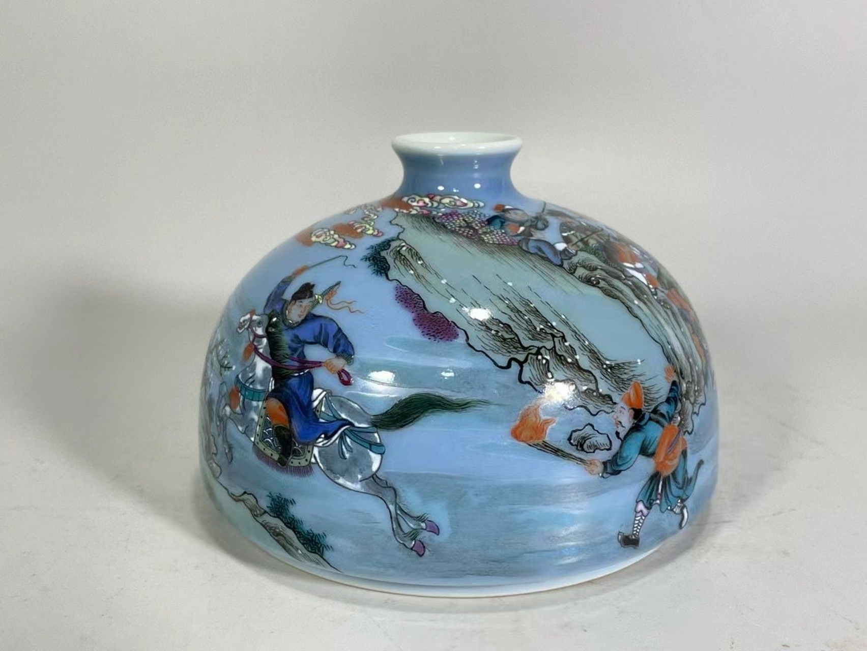 清,天蓝釉底粉彩人物太白尊