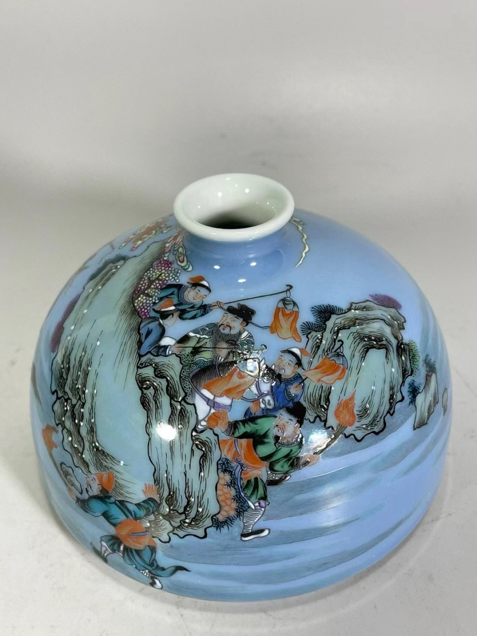 清,天蓝釉底粉彩人物太白尊