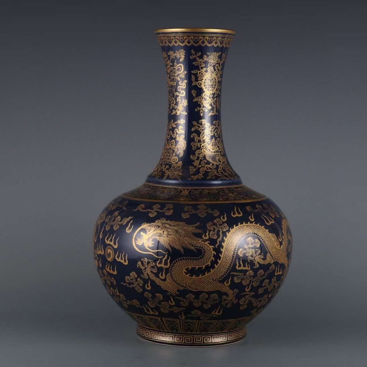 清,霁蓝釉描金龙凤瓶