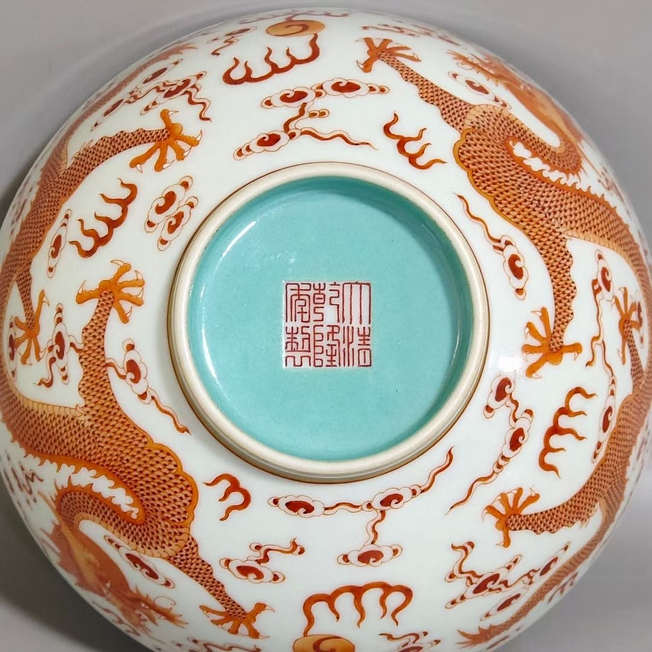 清,泛红龙纹碗