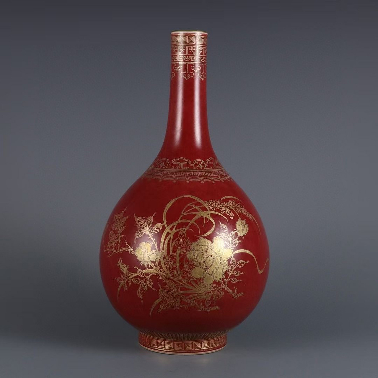 清,霁红釉描金花卉诗文胆瓶