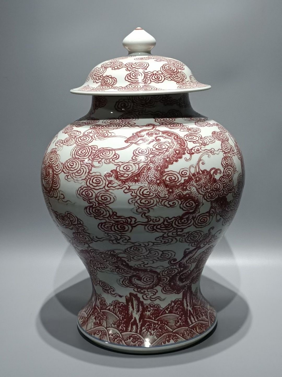 清,釉里红龙纹将军罐