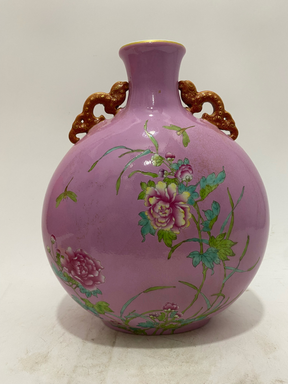 清,胭脂红粉彩蝶恋花抱月瓶