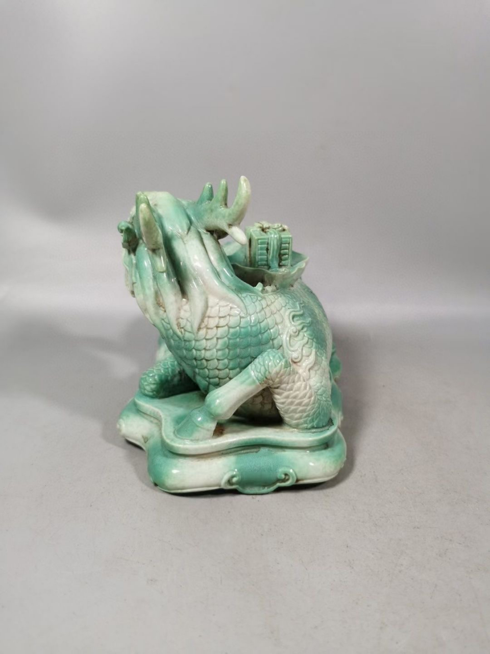 清,翡翠釉麒麟吐玉书