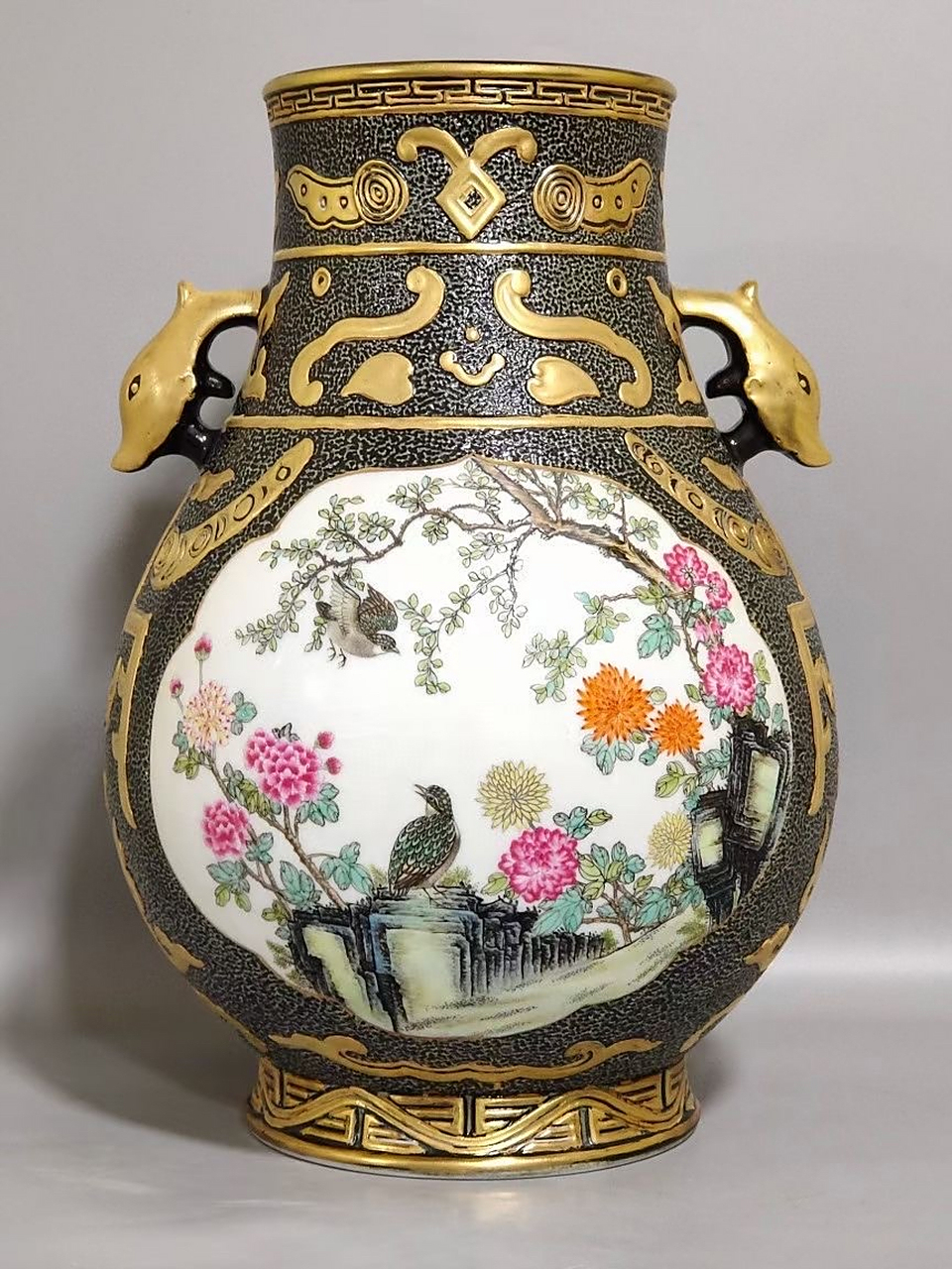 清,古铜釉描金开窗花鸟尊