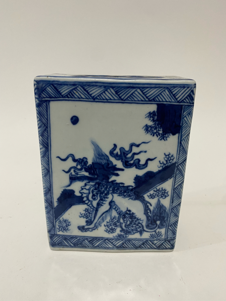 清,青花麒麟山水脉枕