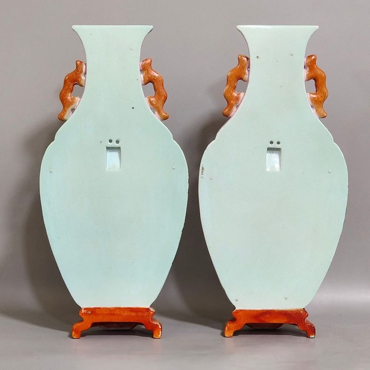 清,粉彩花卉壁瓶