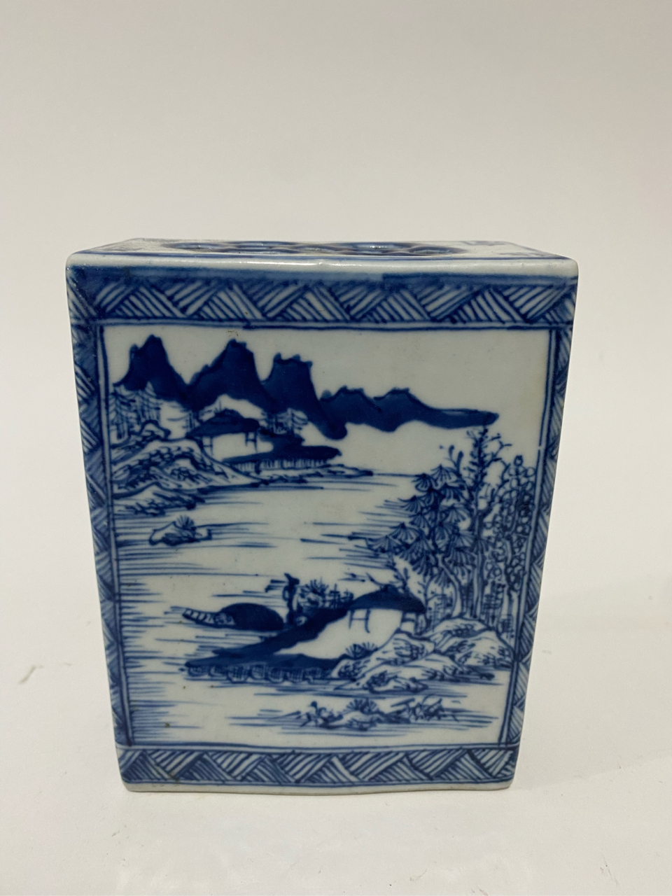 清,青花麒麟山水脉枕