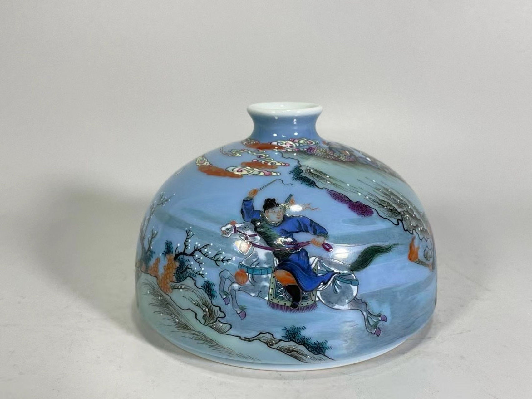 清,天蓝釉底粉彩人物太白尊