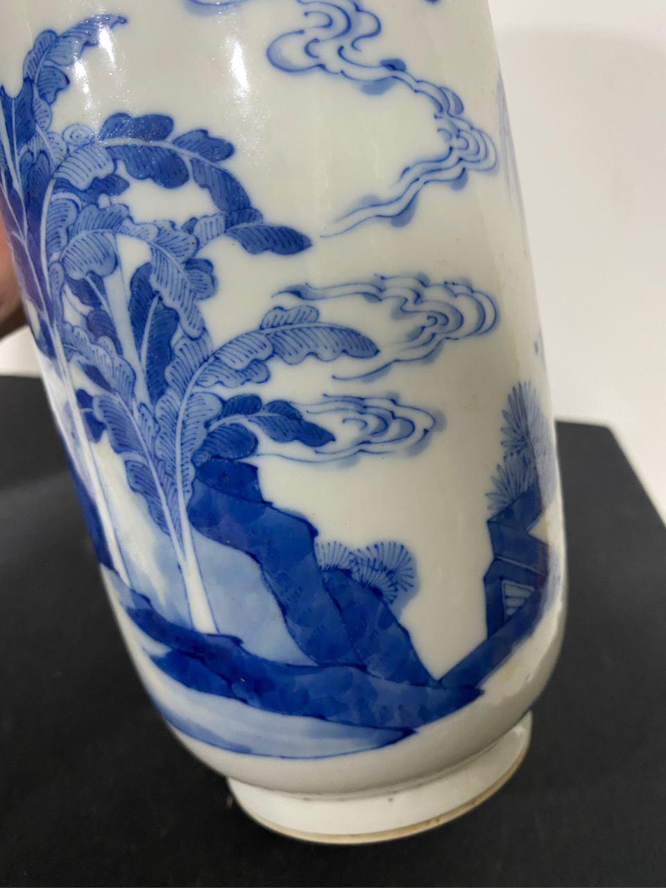 清,青花翠毛蓝人物棒槌瓶