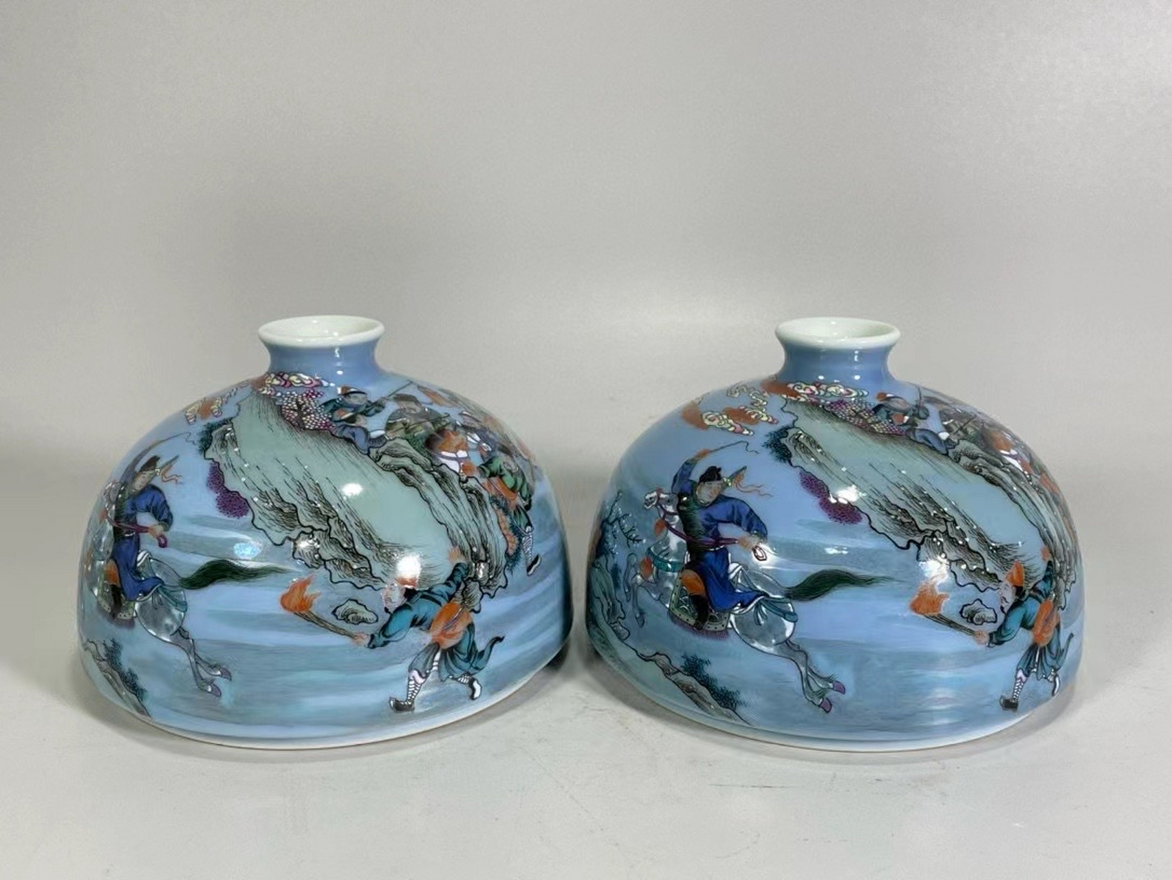 清,天蓝釉底粉彩人物太白尊