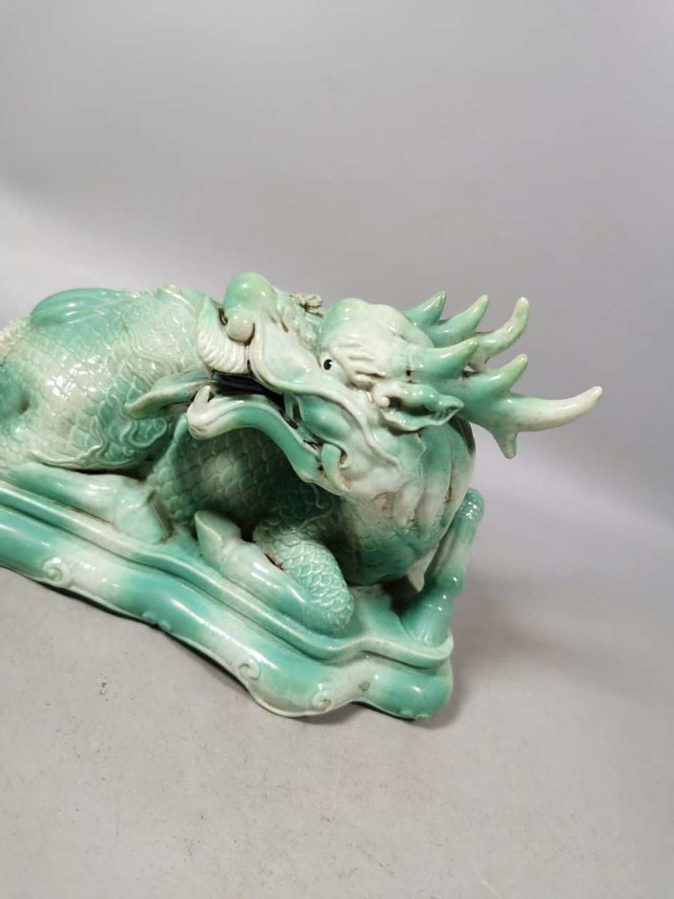 清,翡翠釉麒麟吐玉书