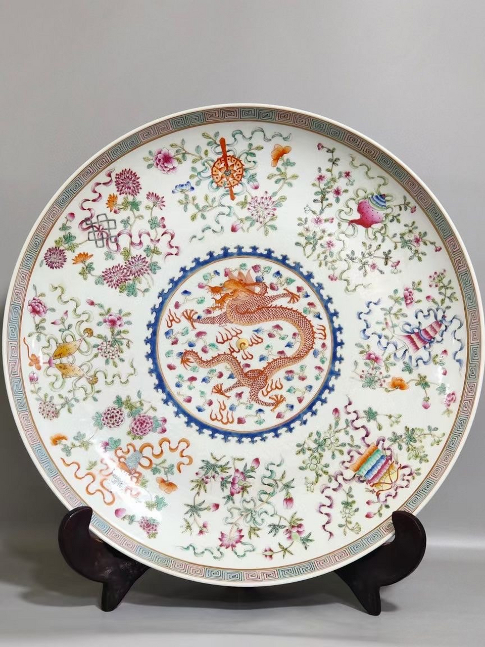 清,粉彩龙纹八宝盘