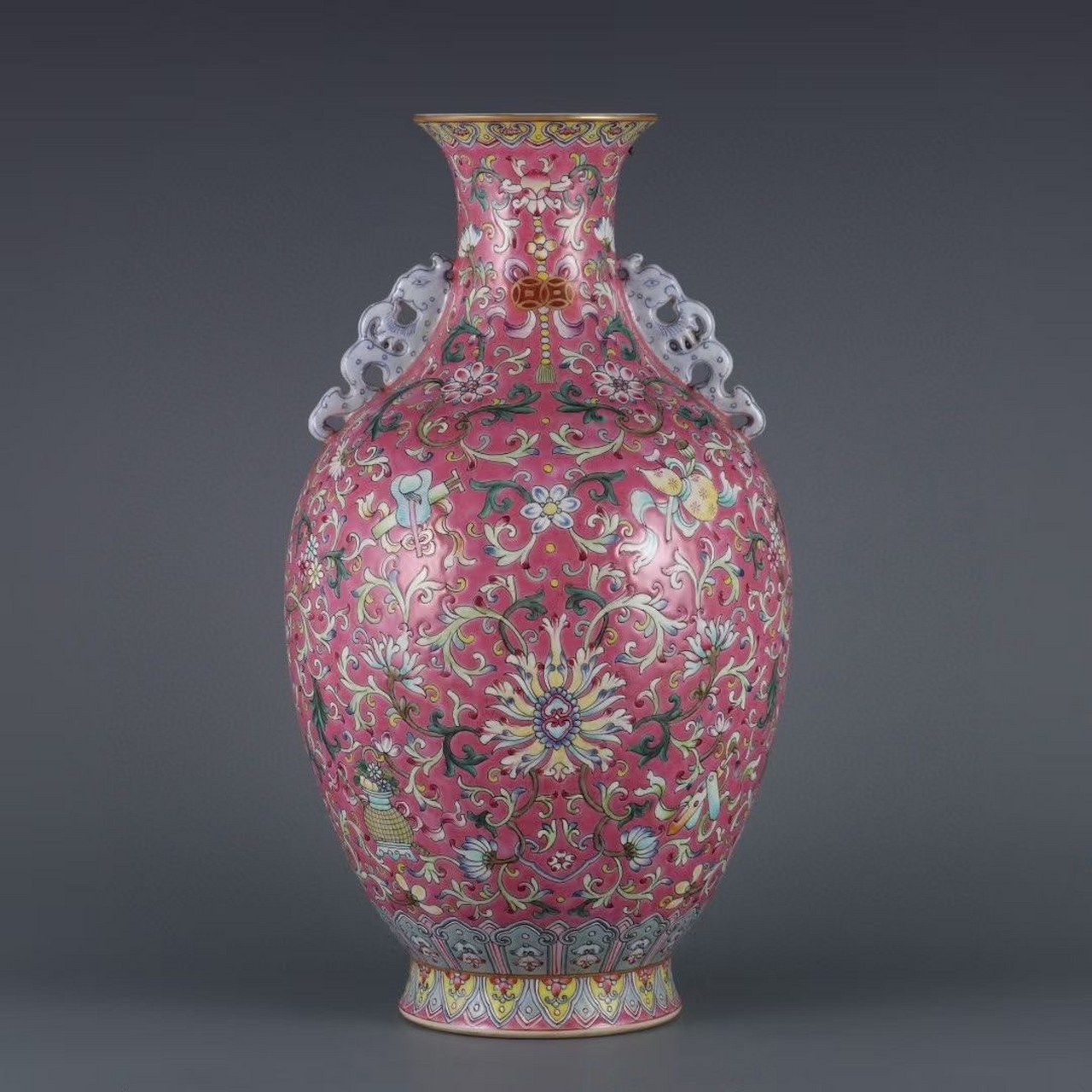 清,胭脂红粉彩花卉瓶