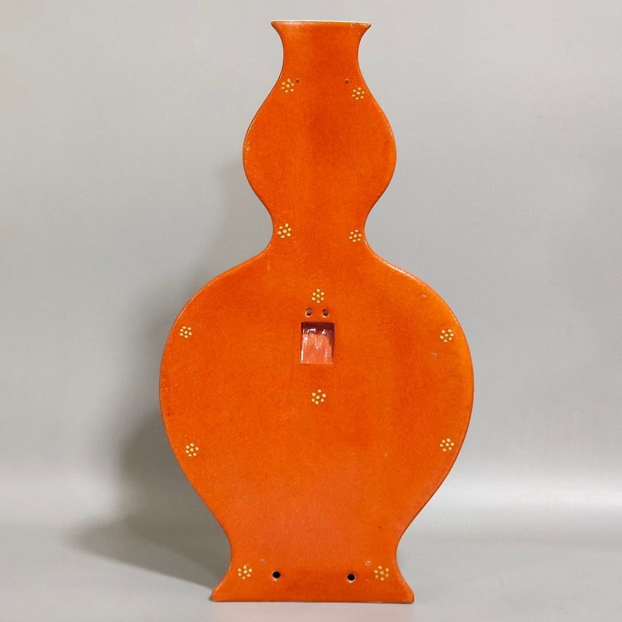 清,泛红描金开窗粉彩花卉诗文壁瓶