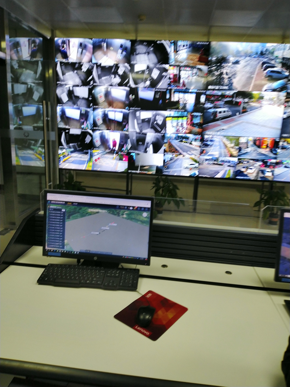 监控室上班辐射大 很多人事hr以为监控室舒服,其实监控室辐射大,对