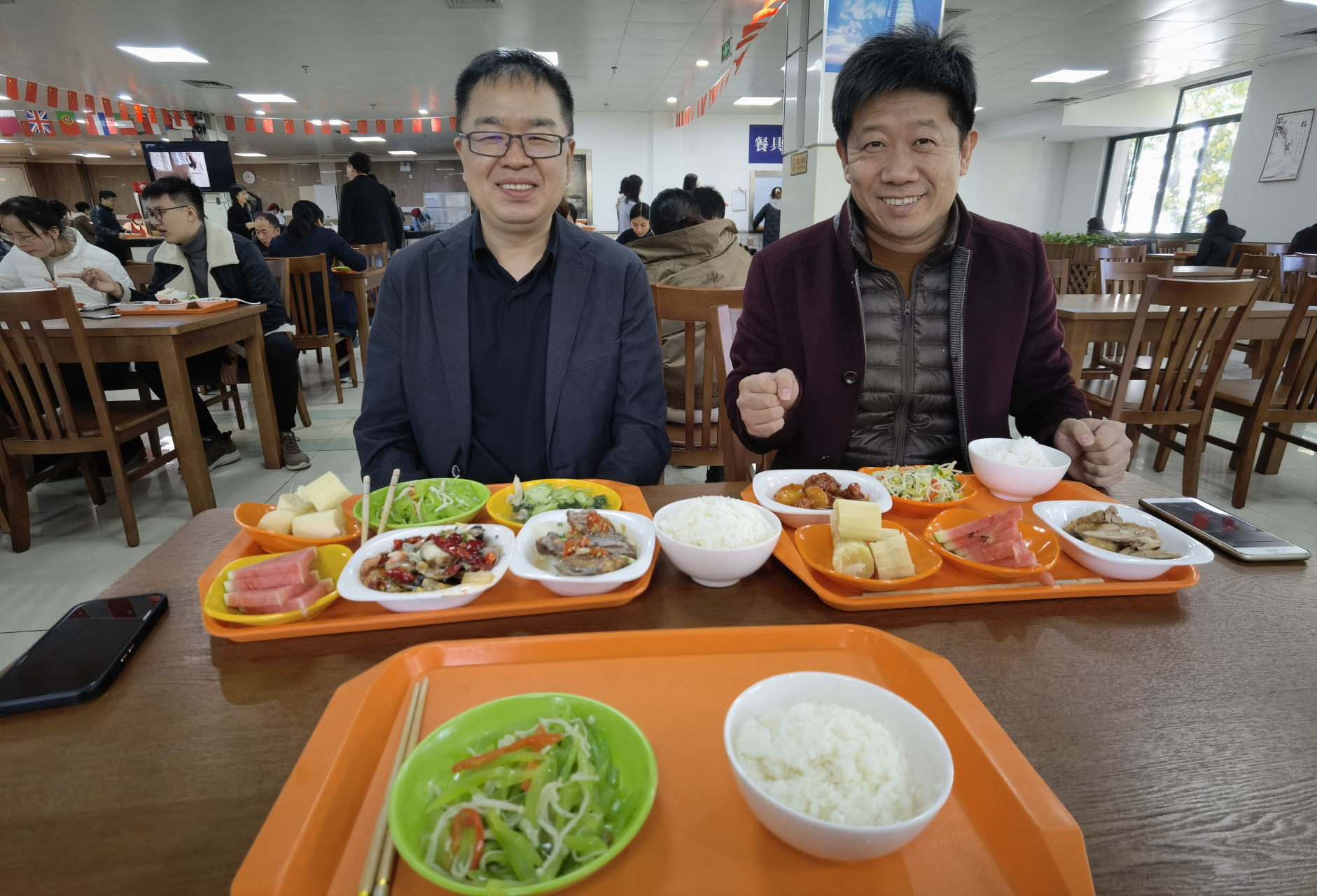 【三个吃货】王冲,徐立凡和我首次聚首浙江外国语学院icon教工食堂.