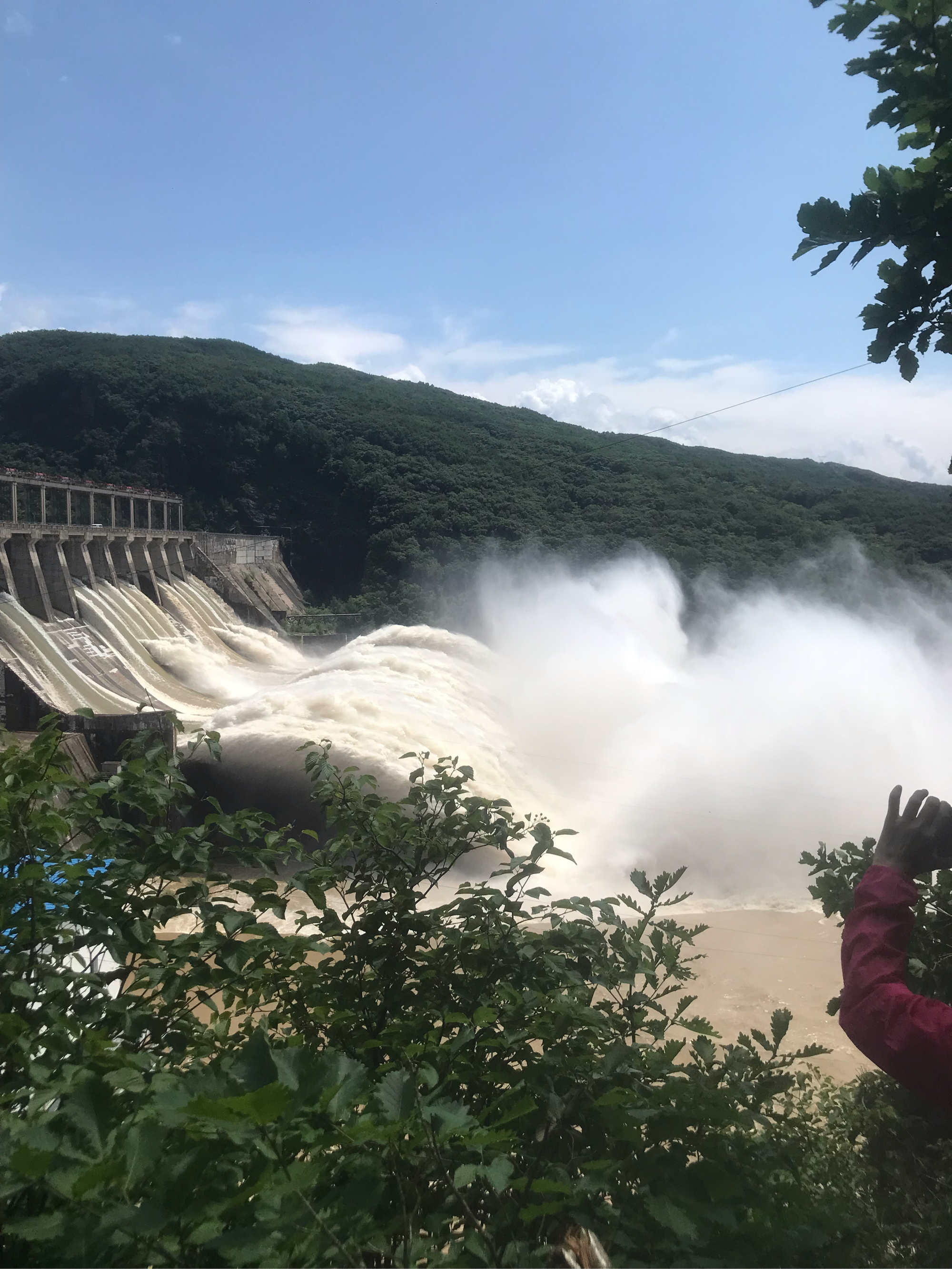 白水坑水库泄洪图片