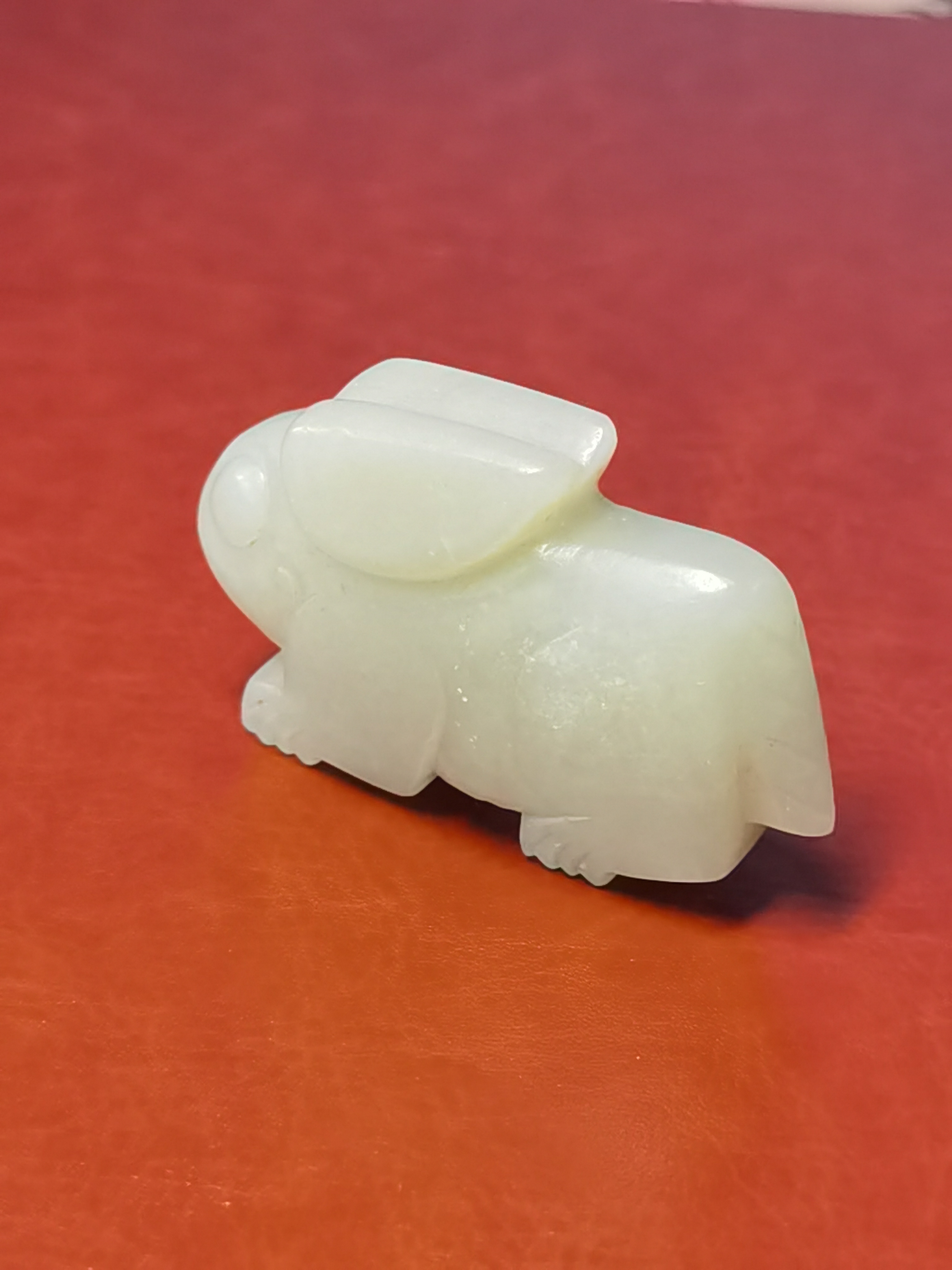 西周玉兔:和田玉籽料,洒金皮.