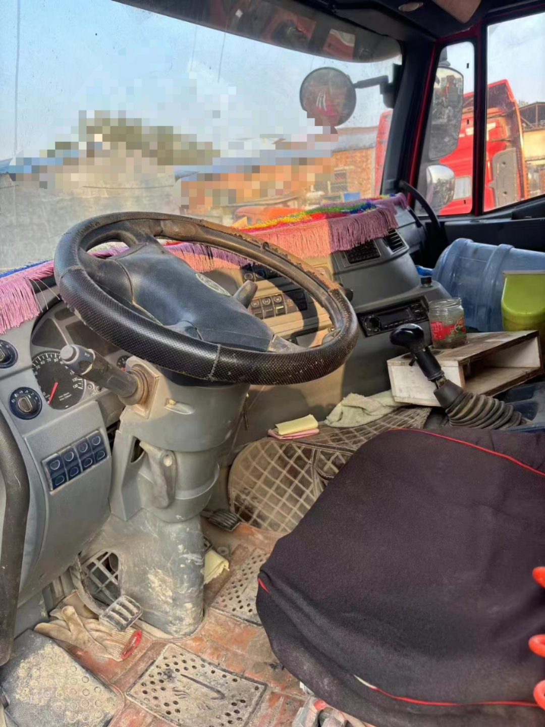 红岩杰狮c500驾驶室