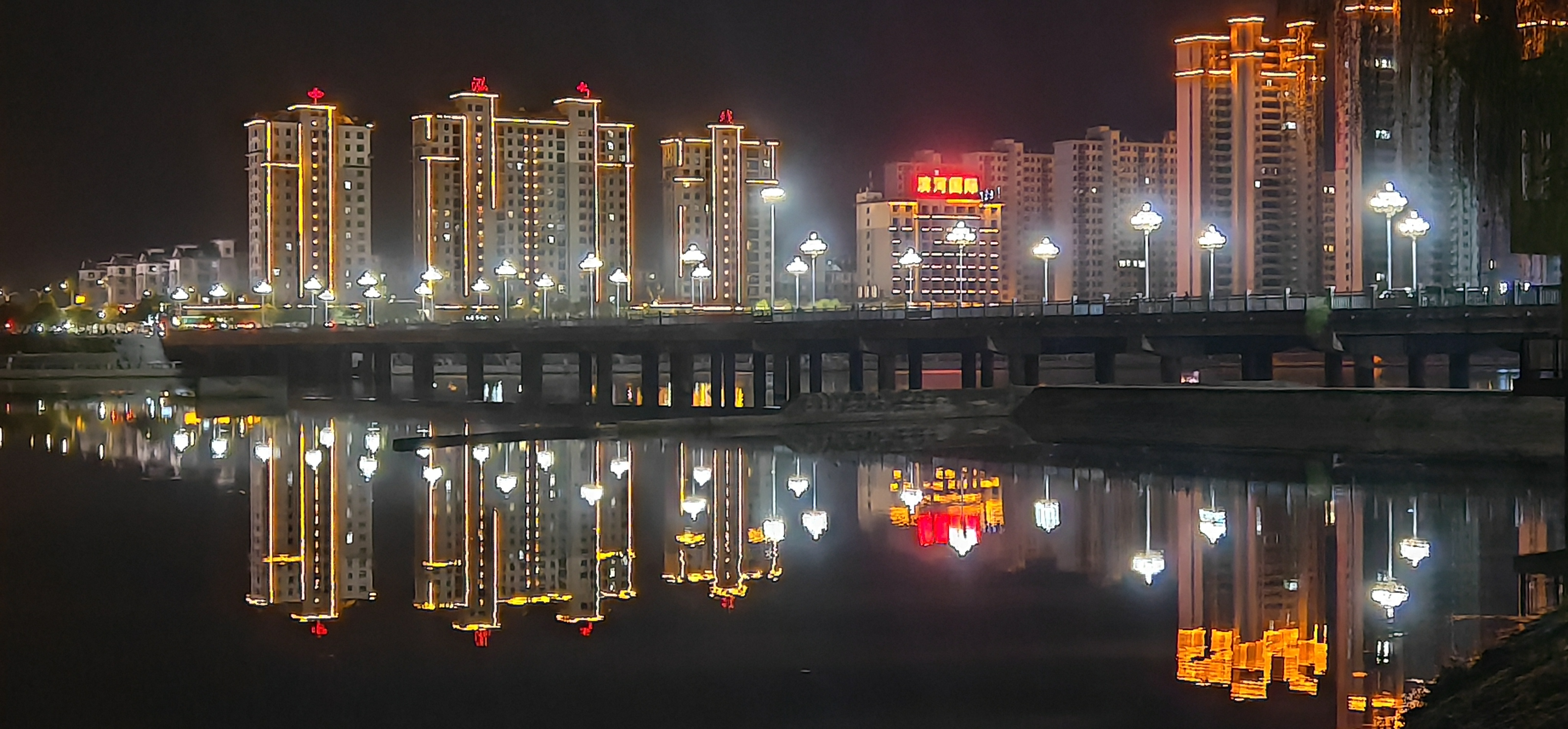 我眼中的泌阳县南河夜景