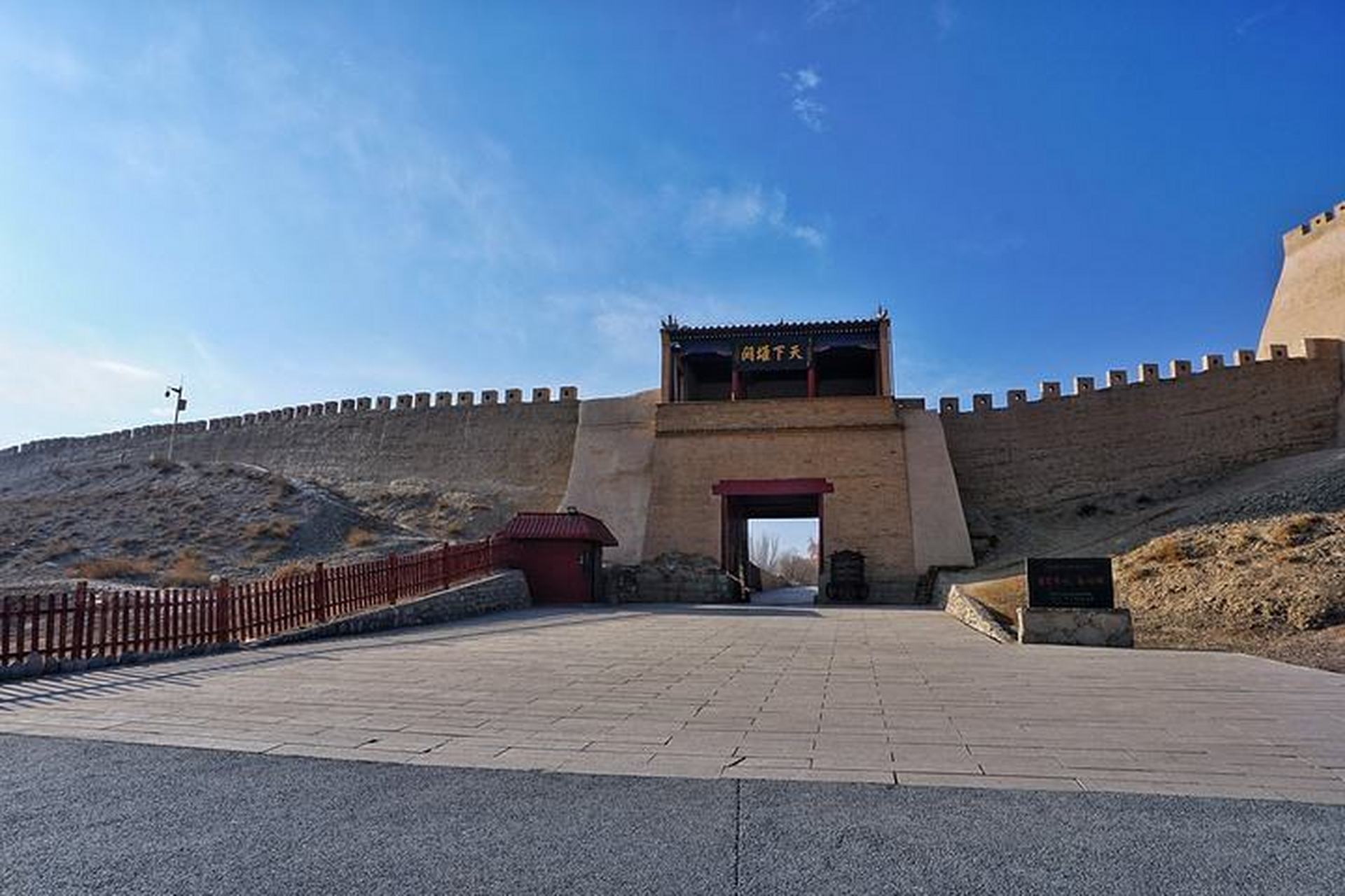 【原创诗歌】  夜泊瓜州 题写嘉峪关天下第一墩明长城烽火台遗址 作者