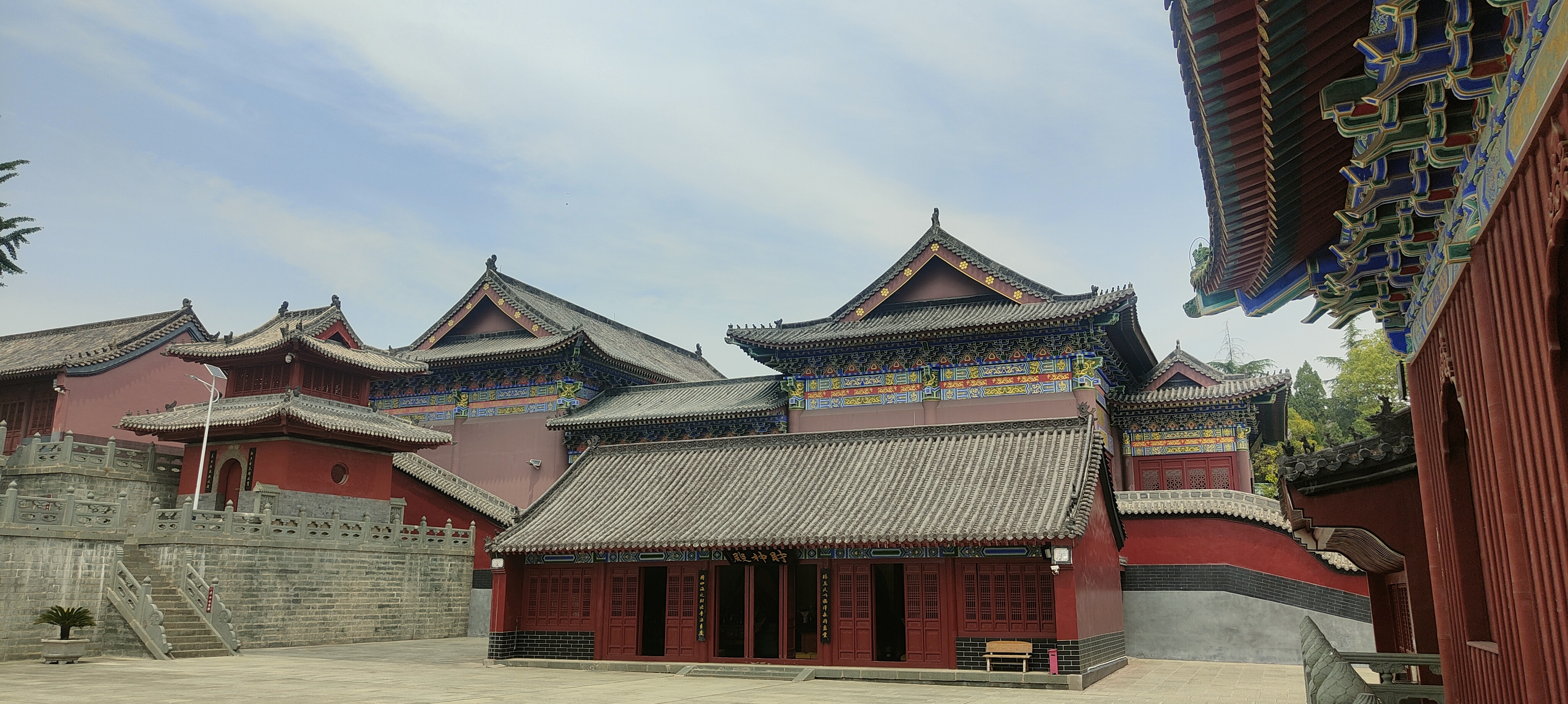 年轻时总把生活看作铁板一块