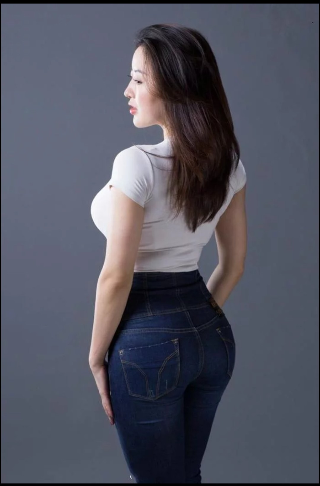 完美身形,侧颜杀太迷人了!