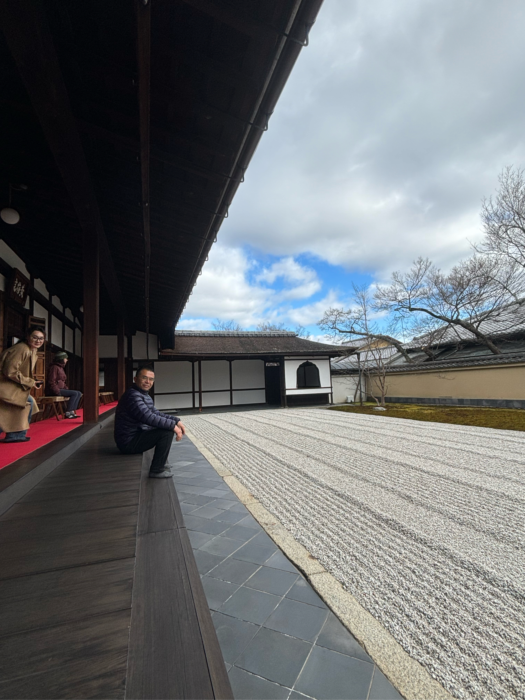 枯山水是日本园林的一种,由中国汉代传入日本,大德寺那里有最美的枯