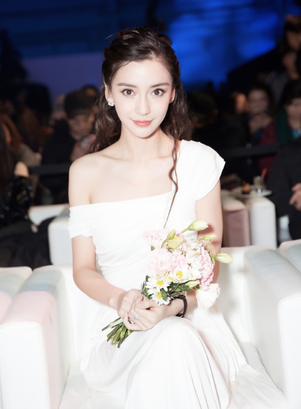 天使宝贝杨颖,1989年出生在上海,2014年凭借ben《奔跑吧,兄弟》而爆红