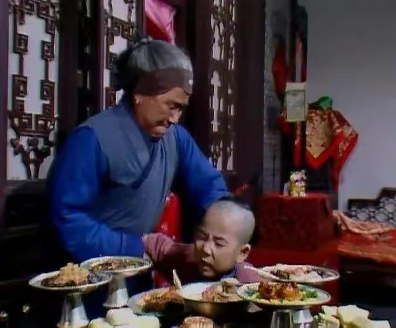 2003年,20多年未见的"刘姥姥"沙玉华,和"板儿"李钥,祖孙俩抱头痛哭.