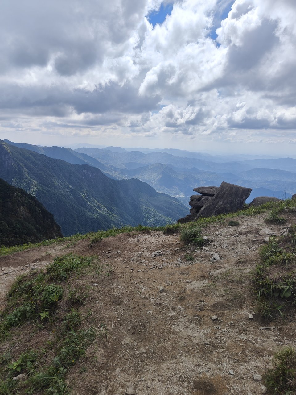 武功山海拔1900多米,爬山路程大概9点多公里,其实还是非常考验人的
