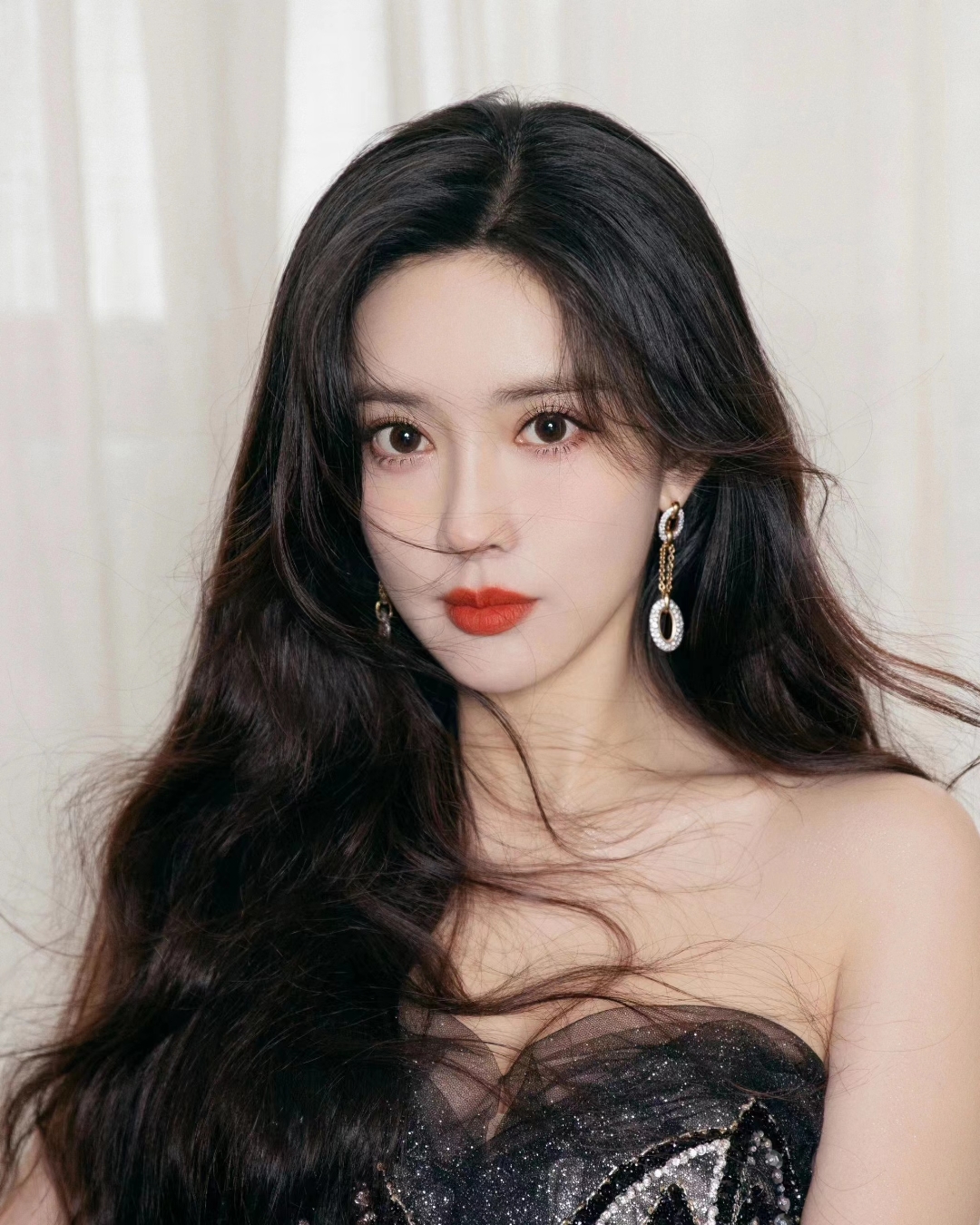 1,李沁让经纪人无论如何也要帮自己买到林俊杰演唱会门票.   2.