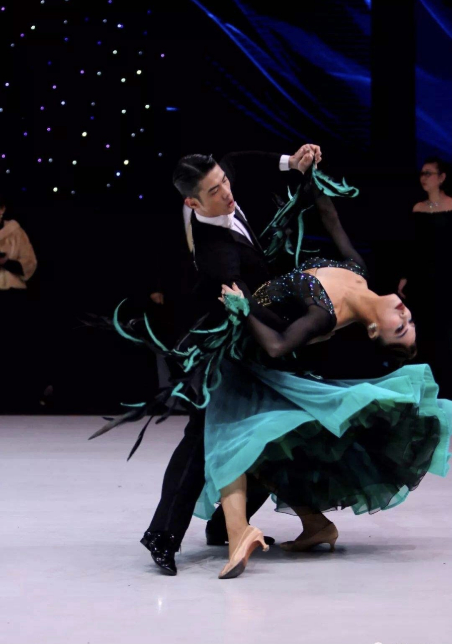 世界三大国标舞赛事 一,黑池舞蹈节 (blackpool dance festival) 黑池