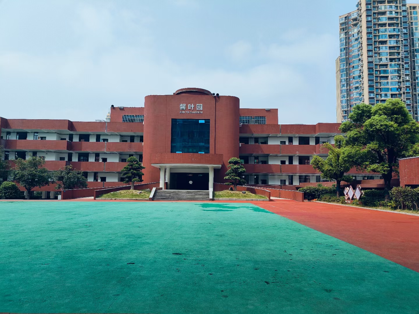 2024年09月11日星期三,气温27℃,湖南省益阳市赫山区益阳市朝阳学校一