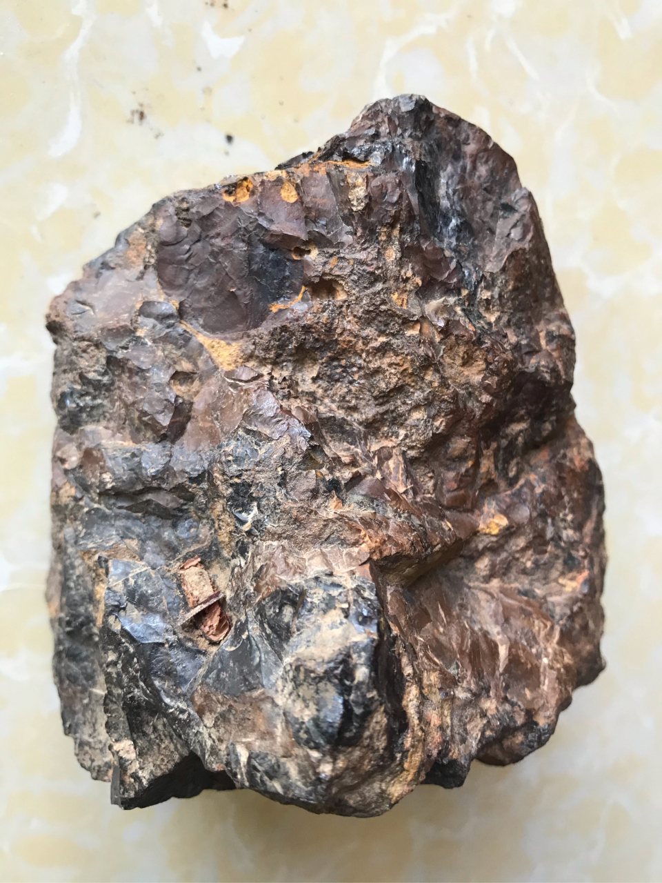 稀有金属陨石,3斤,弱磁,有金属光泽.