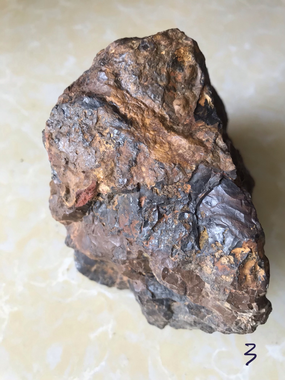 稀有金属陨石,3斤,弱磁,有金属光泽.