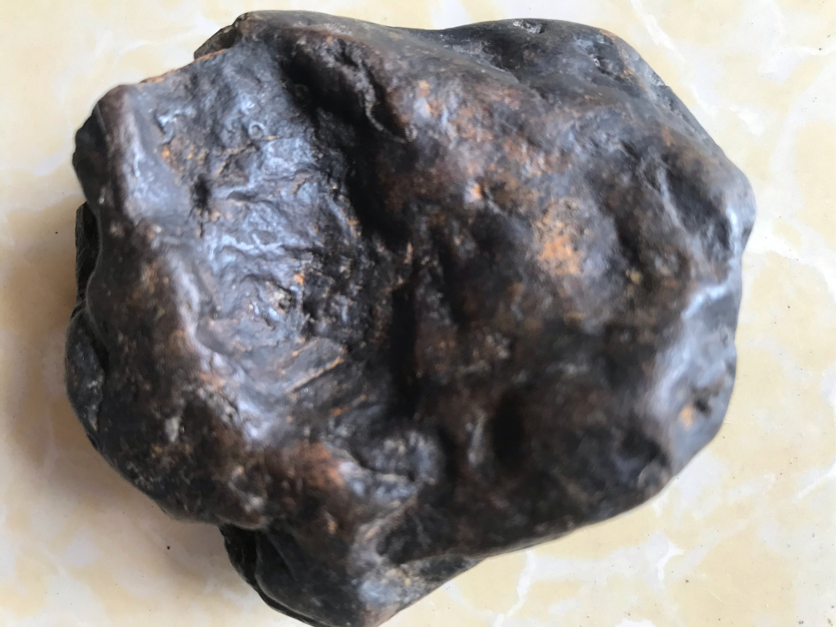 稀有金属陨石,微弱磁性,有金属质感和光泽,陨石特征经典.