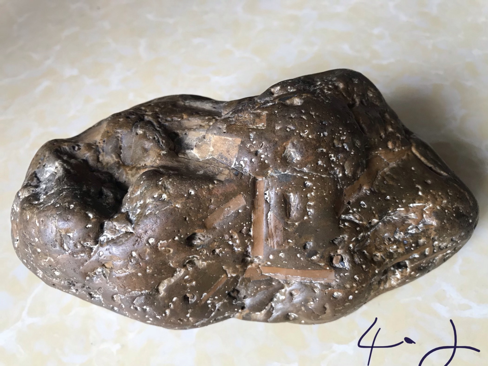 金刚石陨石,4斤二,无磁,坚硬无比,光照下泛着闪闪晶光,发现于广西都安