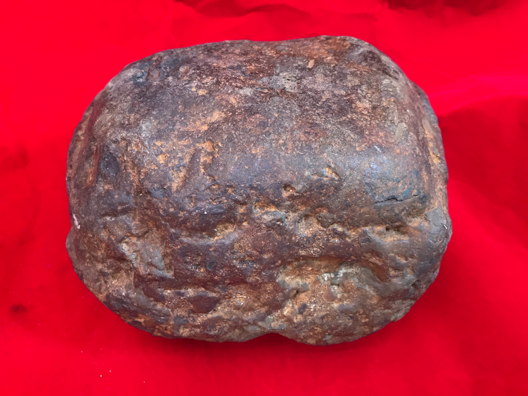 6.3斤石铁陨石,弱磁性,发现于广西贺州.