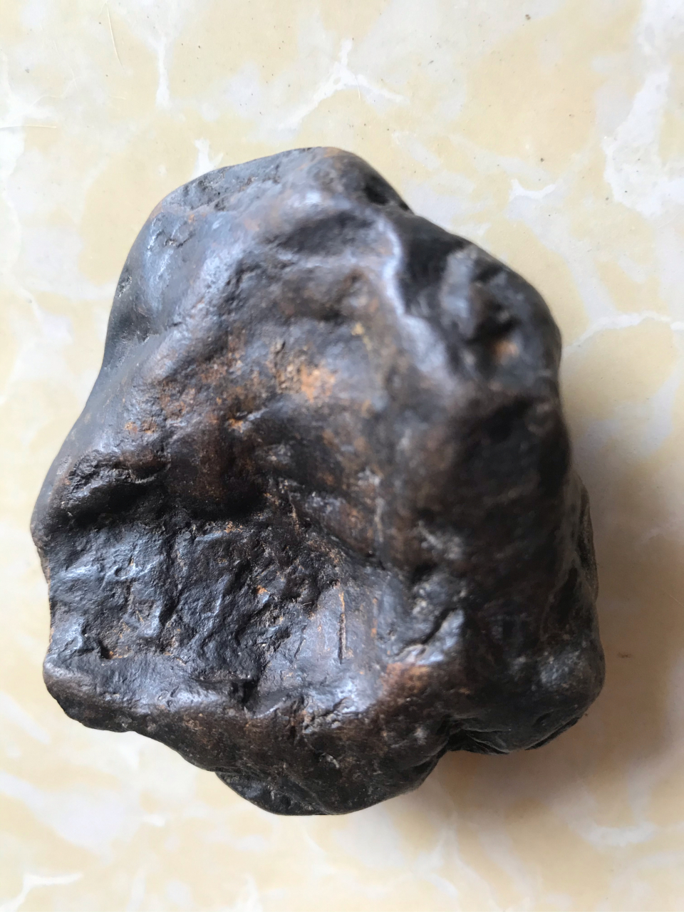 稀有金属陨石,微弱磁性,有金属质感和光泽,陨石特征经典.
