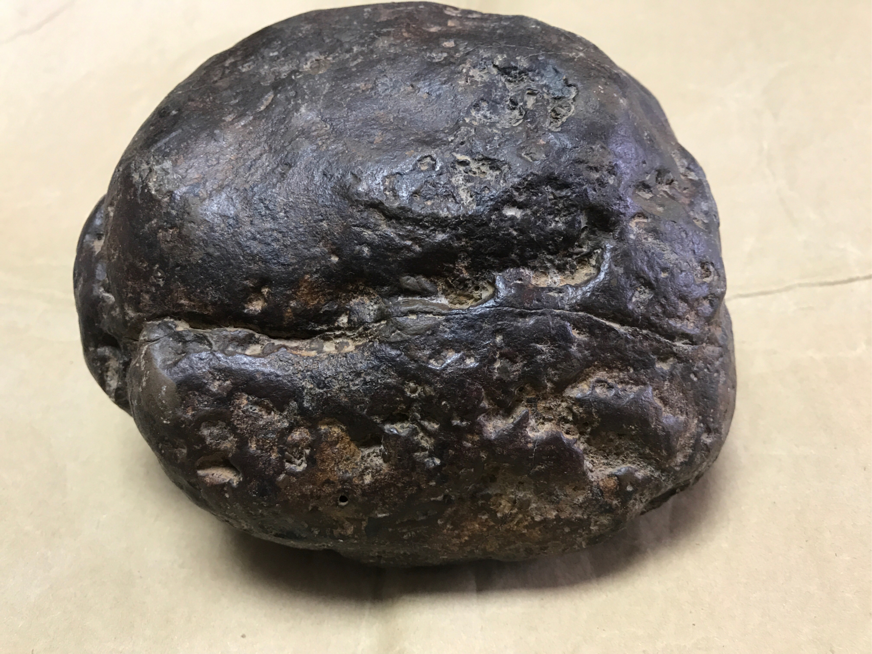 稀有金属陨石,6.3斤,有金属质感和光泽,弱磁.发现于广西贺州.