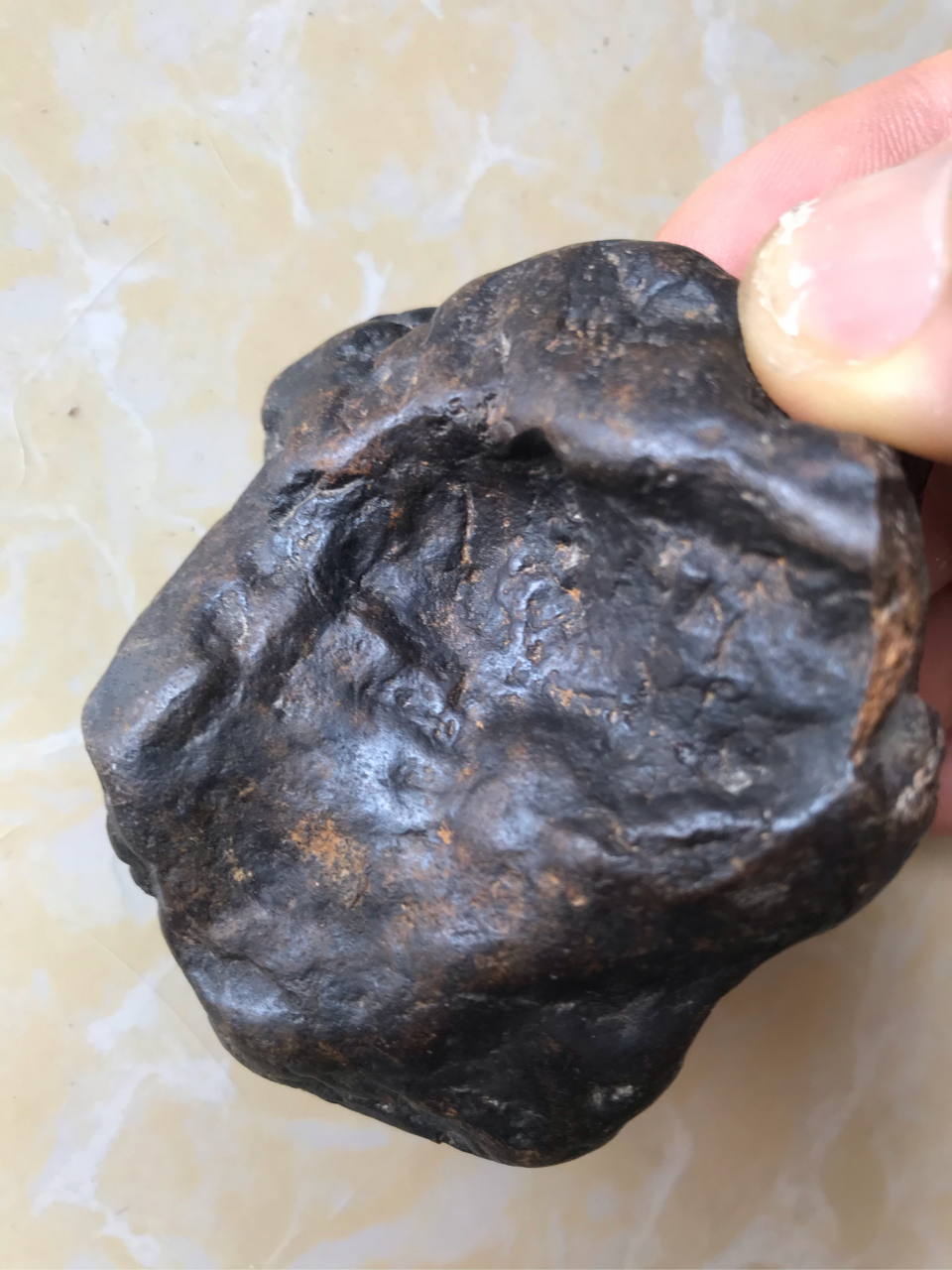 稀有金属陨石,微弱磁性,有金属质感和光泽,陨石特征经典.
