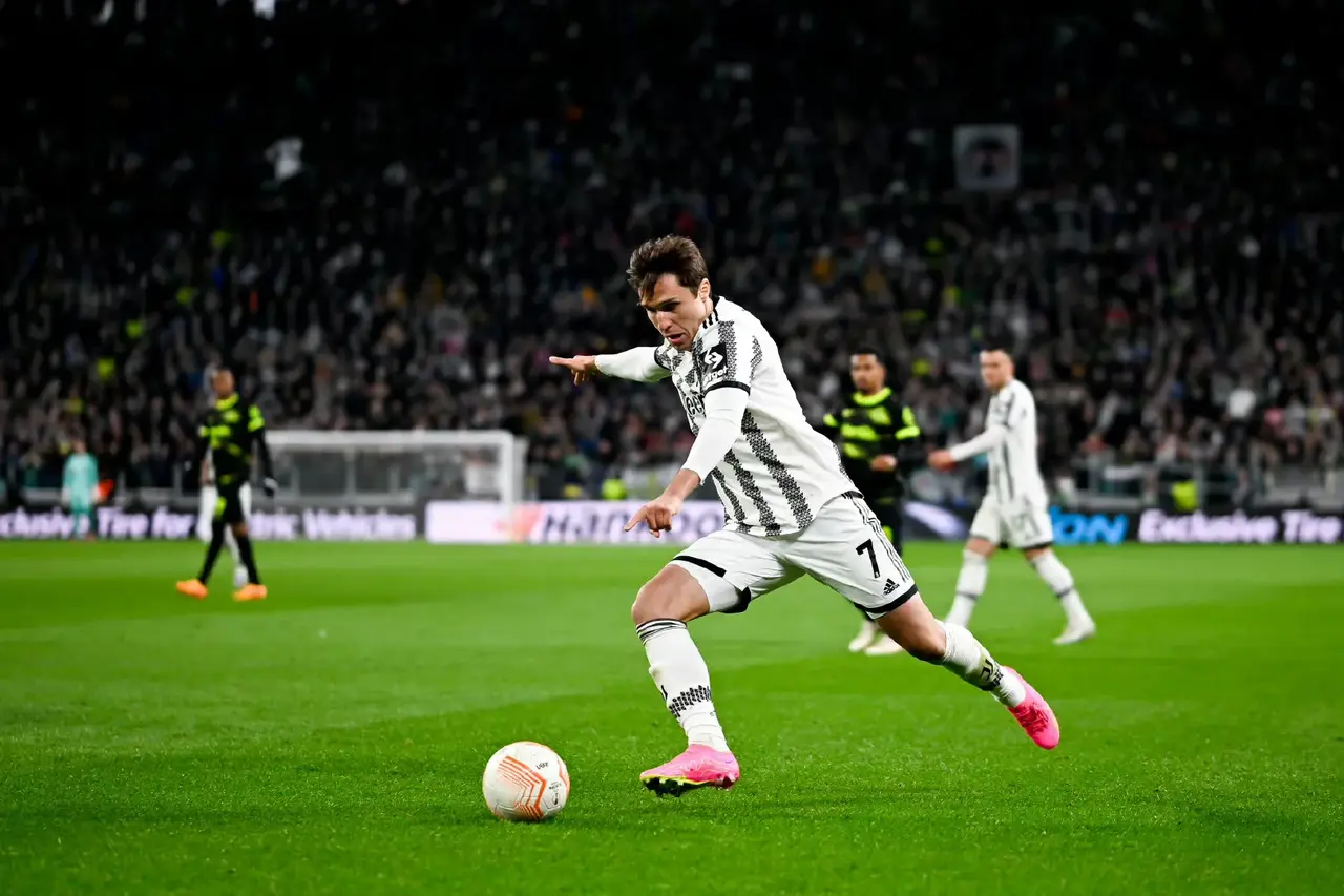 尤文图斯客场战胜国际米兰,夺得关键三分 尤文图斯客场战胜国际米兰,夺得关键三分