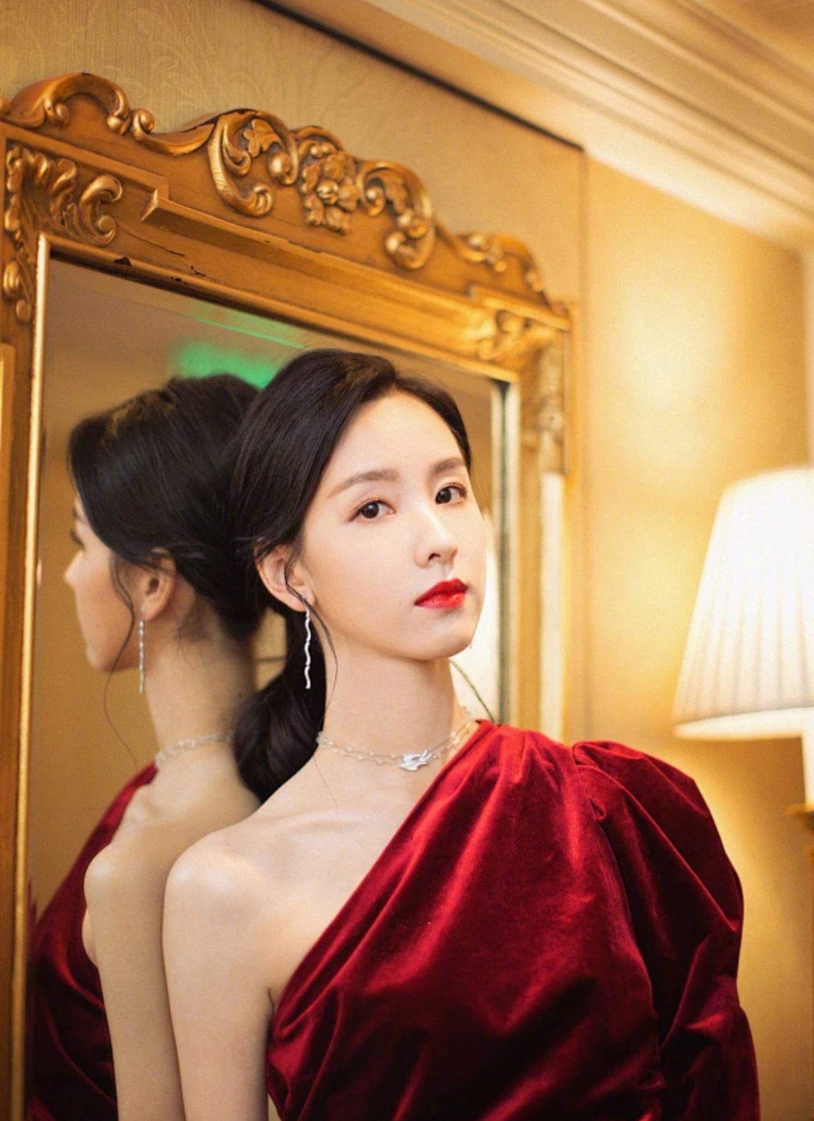 那些具有清冷气质的女星们  一笑倾国倾城  不笑冷艳冰霜